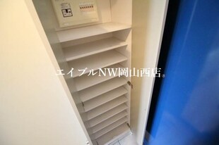 シャインコート岡南町の物件内観写真